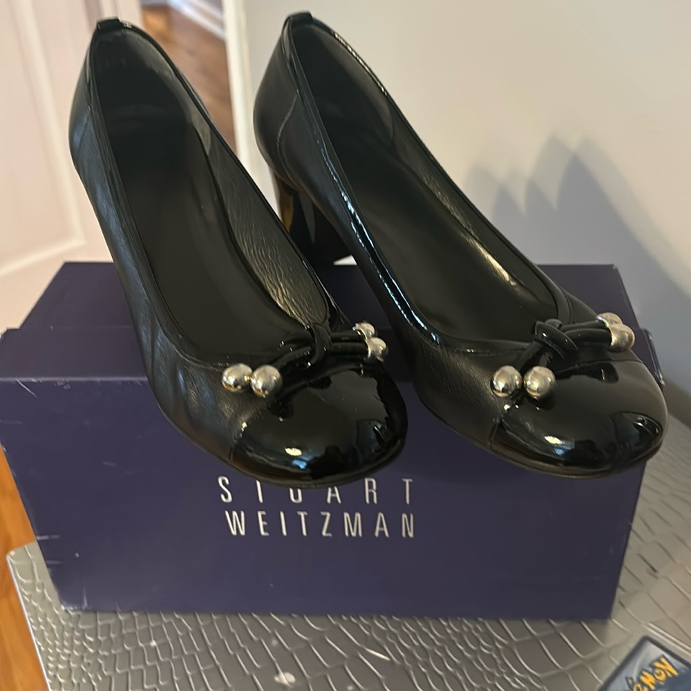 Stuart Weitzman Black leather w/patent leather trim, silver tip patent tie front